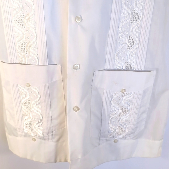 White embroidered La Fiesta Guayabera (White Wedding Shirt) Size 15 1/2 (M) - Picture 5 of 7
